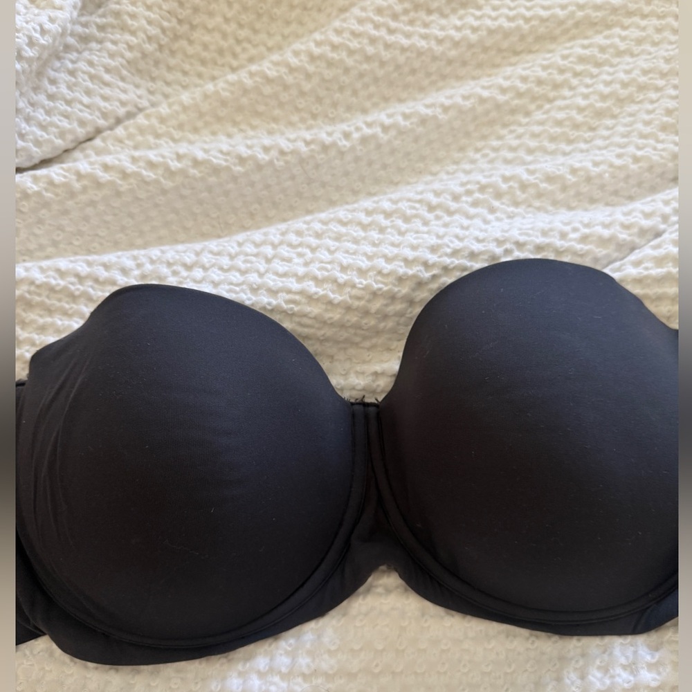 SKIMS Classic Black Strapless Bra